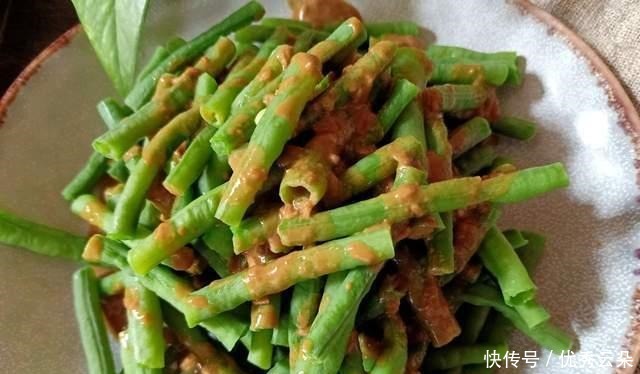 豆角与芝麻酱是好“搭档”,清爽爽口,酱汁飘香四溢