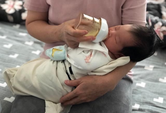 喂养|3个月宝宝的喂养:猛涨期、厌奶期、攒肚子,可能轮番经历