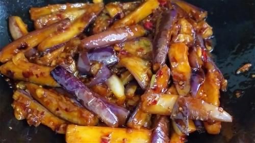 小米辣|夏天要常吃茄子,教你一个下饭做法,我家一周吃3回,实在太香了