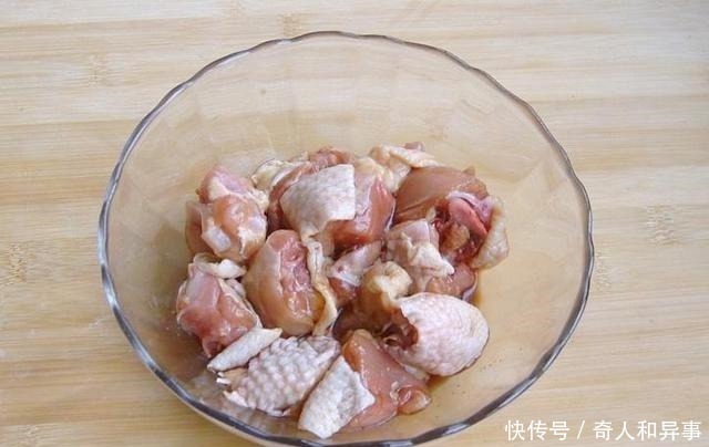 年夜饭上加道菜，“蒸蒸日上”端上桌，寓意日子红火，越过越好