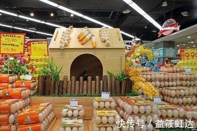 家长们|孩子在超市里打碎一盒鸡蛋,店员要求10倍赔偿,母亲的做法被称赞