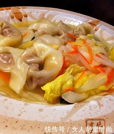 搞定娃儿,一张馄饨皮就够了,鲜甜又多汁,这锅够暖心
