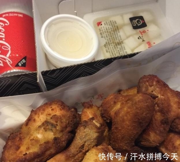 小店|韩国人的炸鸡啤酒到底长什么样,送泡菜这点国内小店可没学到