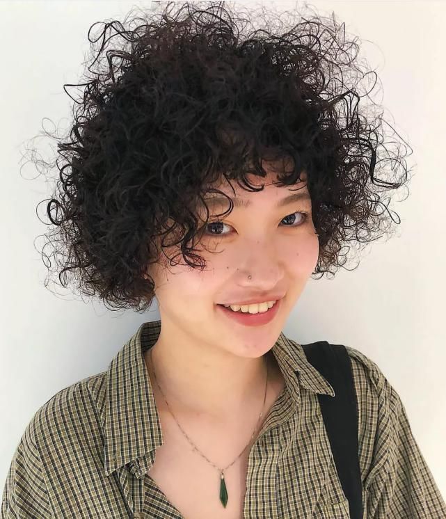 小姐姐 今春流行什么发型?满头烫挂耳染公主切都上榜,喜欢就挑一款吧