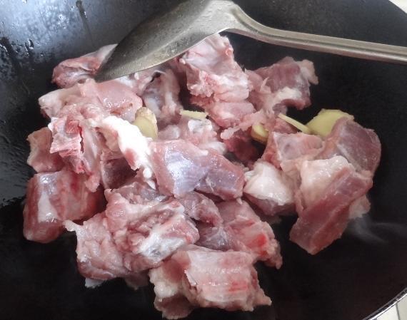 炖排骨时别焯水,婆婆用这个做法,汤鲜肉嫩无腥味,每次都不够吃