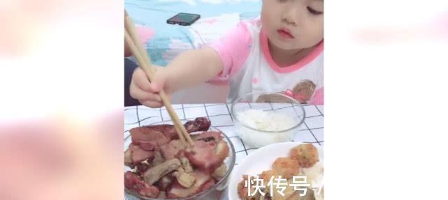 小棉袄|老公上辈子干了什么，这辈子得到了那么好的女儿，网友：好暖心！