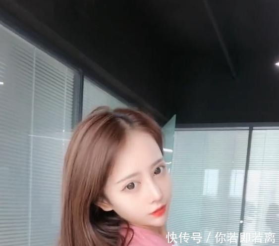 这件粉色包臀裙真显气质!