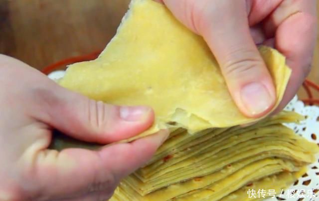 香蕉不要直接吃,淋入2个鸡蛋,比大鱼大肉还香,出锅女儿吃美了