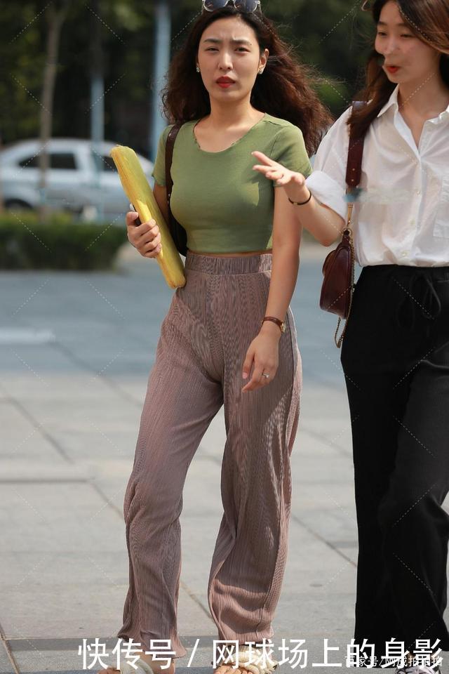 较休闲|短袖搭配阔腿裤很休闲,彩色穿搭很有活力