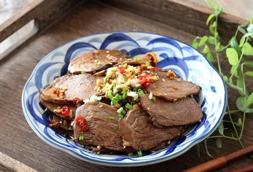 过年待客不用愁，分享10道凉拌菜，有荤有素，营养好吃又实惠