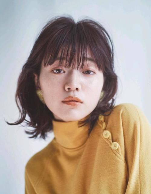 面部|面部太宽的女人如何变美?改变这些细节,显脸小之外还能提升气质