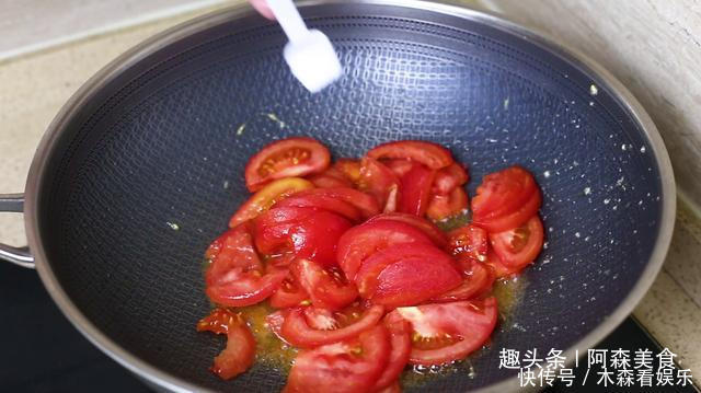  好吃|难怪饭店做的西红柿炒鸡蛋好吃，原来诀窍这么简单，看一遍就会