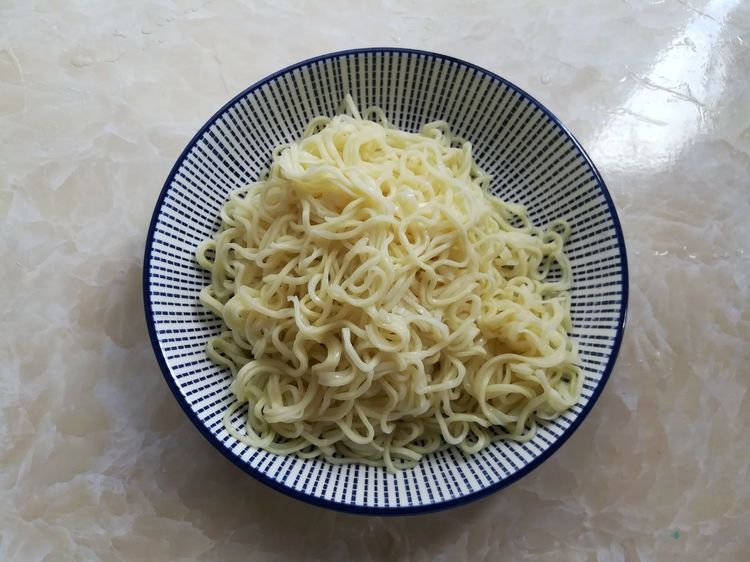 方便面还能煎着吃?带你解锁泡面的新吃法,好吃停不下来