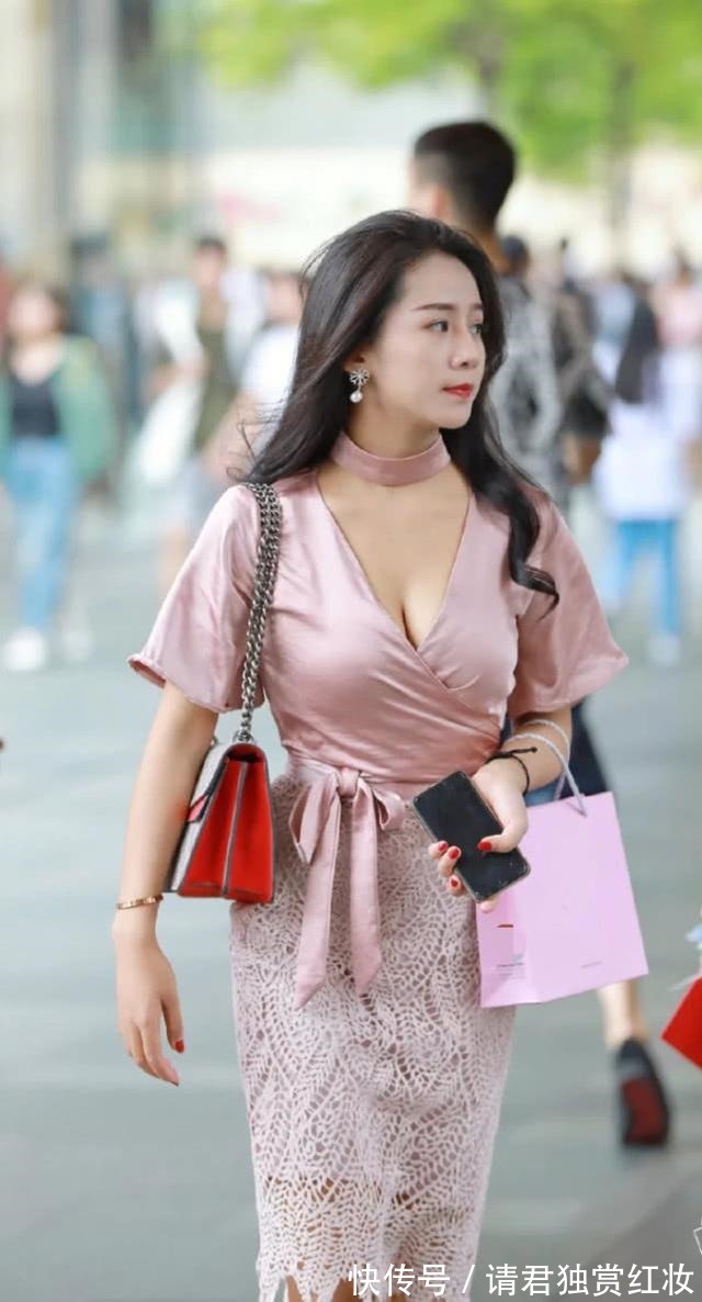 美而秀|美女天使的面孔，完美的穿搭凸显优雅迷人的气质！