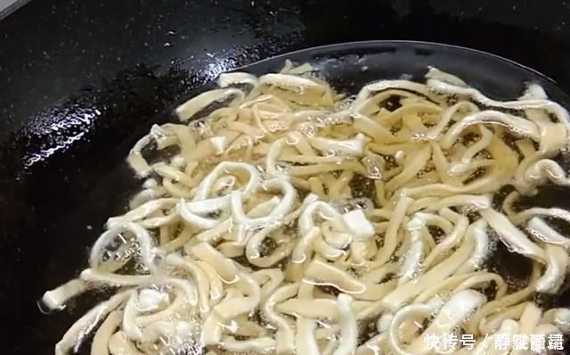 1碗面粉3个鸡蛋,教你百吃不厌做法,香甜绵软,解馋解饿,流口水