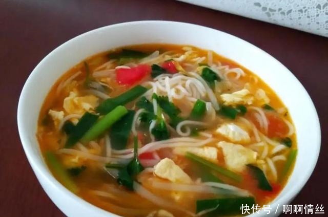气温下降了,只需一个西红柿,一个鸡蛋做碗暖心又暖胃的面汤!