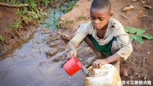 非洲人|非洲人的牙齿为什么那么白?看完他们的刷牙方式,佩服!