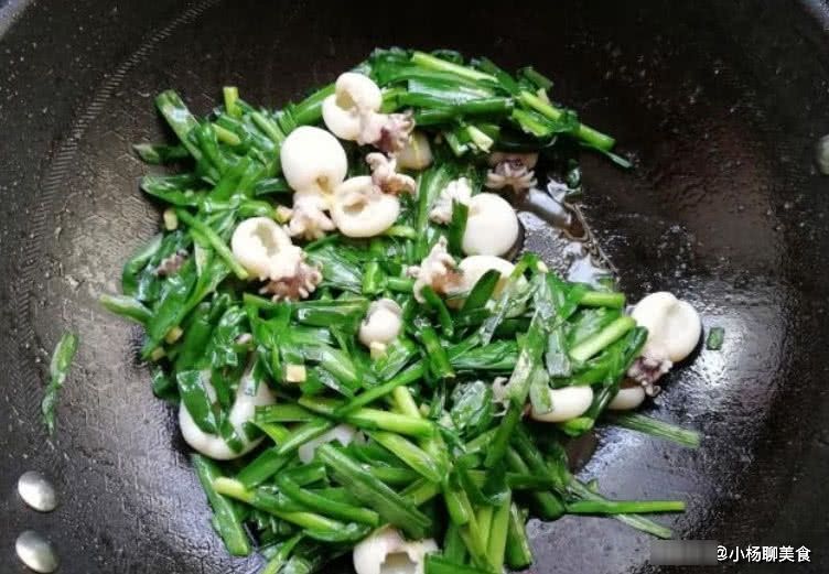 韭菜和此物一起炒,美味又下饭,腰不酸了,腿不软了,早食早受益