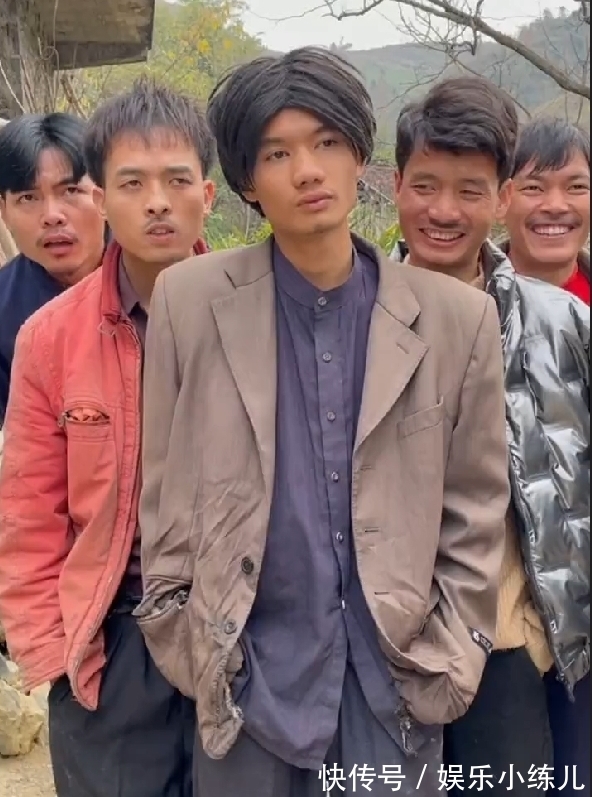 |农村卜跳拍搞笑段子走红全网,表演太有趣,每看一次笑一次