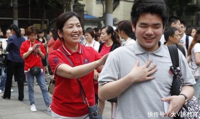 失利|中等生高考失利哭诉：我拼命努力，却和300分的人抢同一所大专