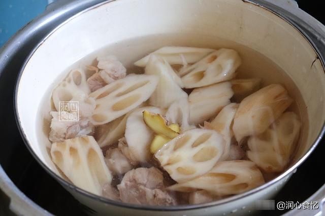 莲藕|天越冷,越要多喝这碗汤,我家一周喝3回,营养又滋补,暖和入冬