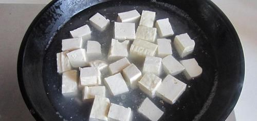 冻豆腐怎么做才好吃？多加这两步，蜂窝大口感好，吃着还筋道