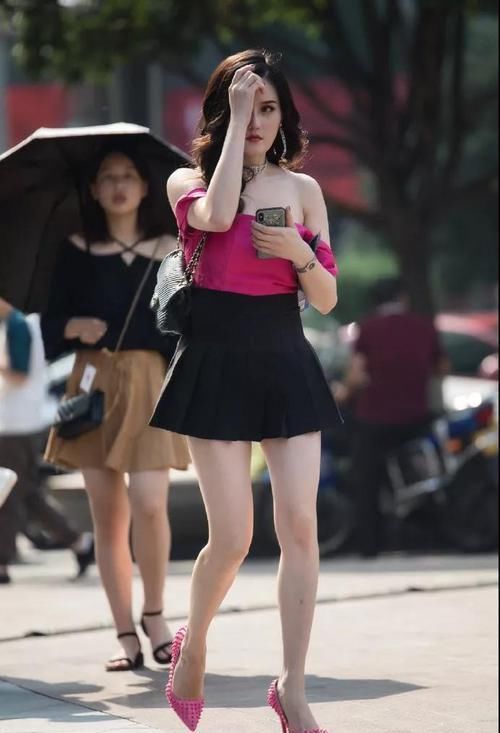 好看|街拍美女小姐姐大胆穿搭,好看又时尚,妥妥的女神风格