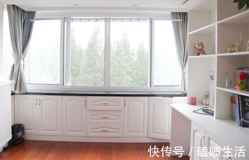 护栏|3岁女儿趴窗台上1小时纹丝不动,爸爸走近后一看,被逗得哭笑不得