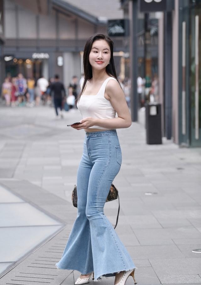 忘记不了喇叭裤的好,时尚休闲又个性,帮你轻松打造出众的外表美