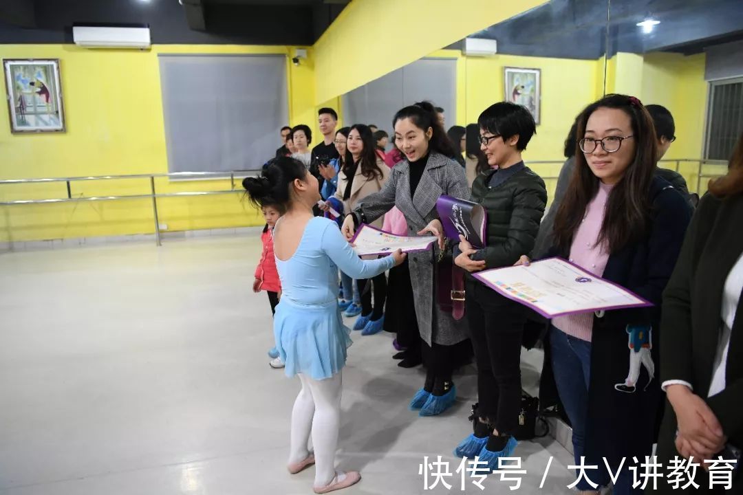 孩子|一位母亲的哭诉,“我花了600万培养你,你却只想做家庭主妇。”