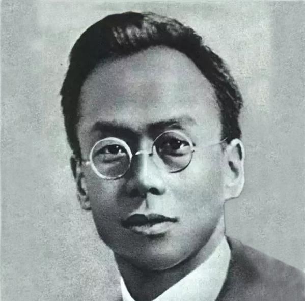 校经#郭沫若全国题字很多,仅一处与康生同题,网友称书法造诣不分伯仲