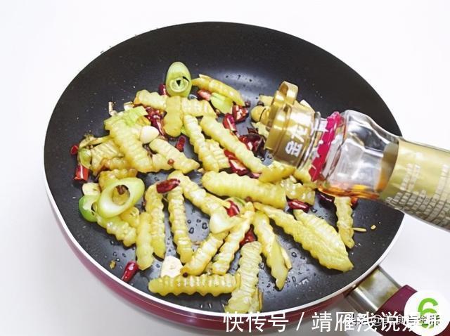 做法|土豆的另一种做法，比炸成薯条还好吃，既是菜又当零食