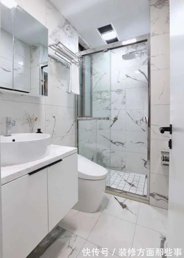 书房|92平现代风二居室,餐桌顶部居然设计了柜子的延伸效果