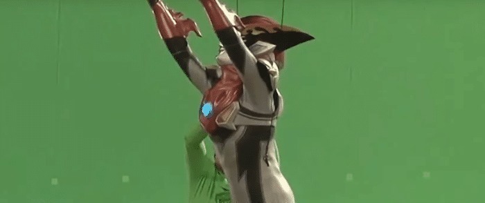 迪迦|当奥特曼去掉特效后,迪迦石像就只剩上半身,扎基飞行动作超搞笑