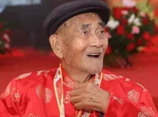 挥发油|一位百岁老人的养生忠告过了50岁多吃这三样食物,长寿向你招手