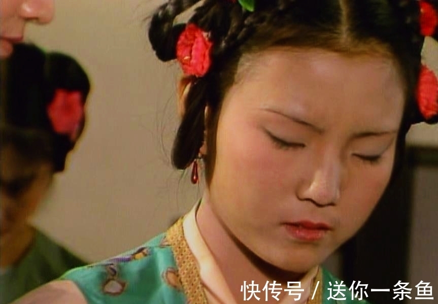 麝月$怡红院的一个小丫鬟,曾想尽办法笼络宝玉,结果被赶出去配人