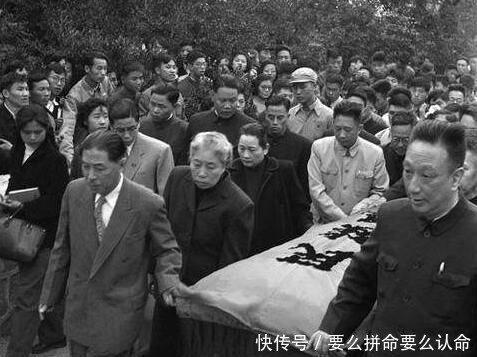 就是这个中国人,拒绝诺贝尔奖提名,逝世后,抬棺人身份不一般!