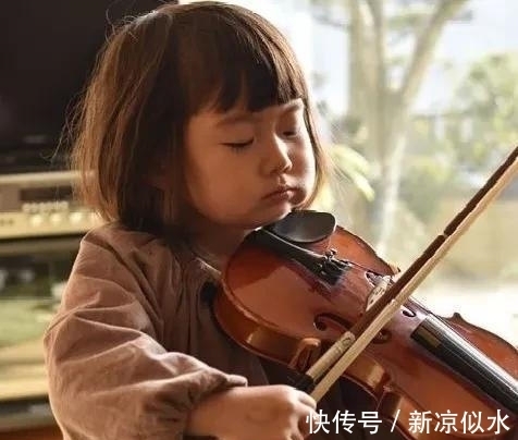 小m|人类幼崽有多可爱?这坑娃的妈给女儿拍了近千张“丑照”