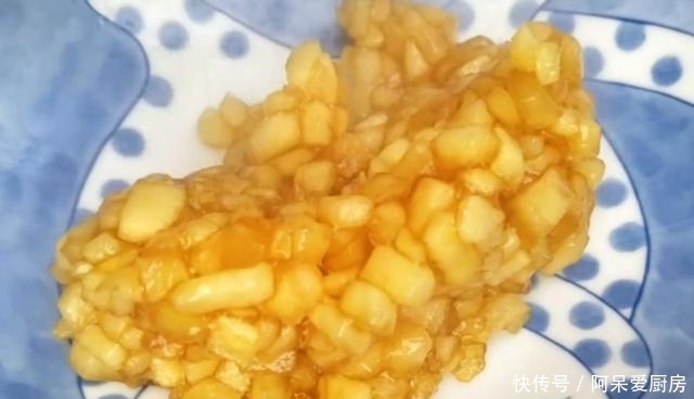 家里有苹果可以这样做，加一碗面粉，不烤不油炸，柔软拉丝，好吃