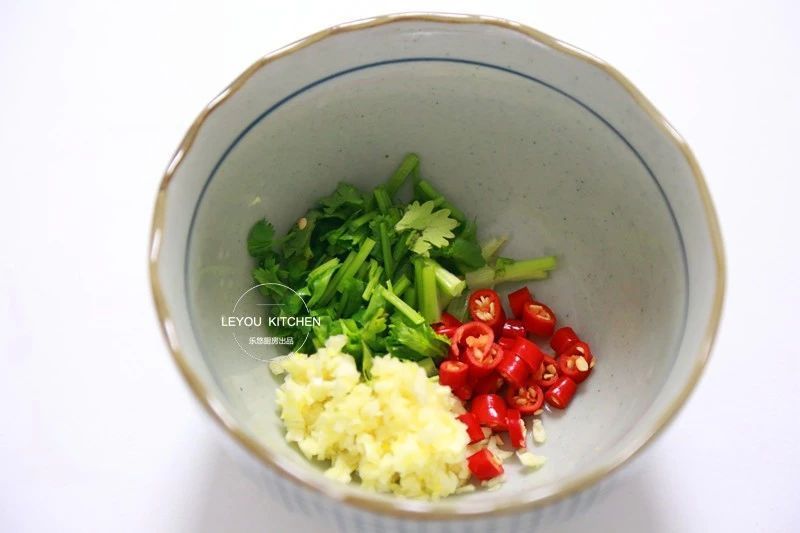 魔芋丝|凉拌黄瓜魔芋丝,吃的饱热量很低,年前减肥常吃,腰围越来越细