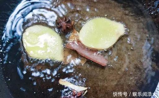 焖面|豆腐这样做比肉还香,不煎不炸,出锅连汤汁都不剩