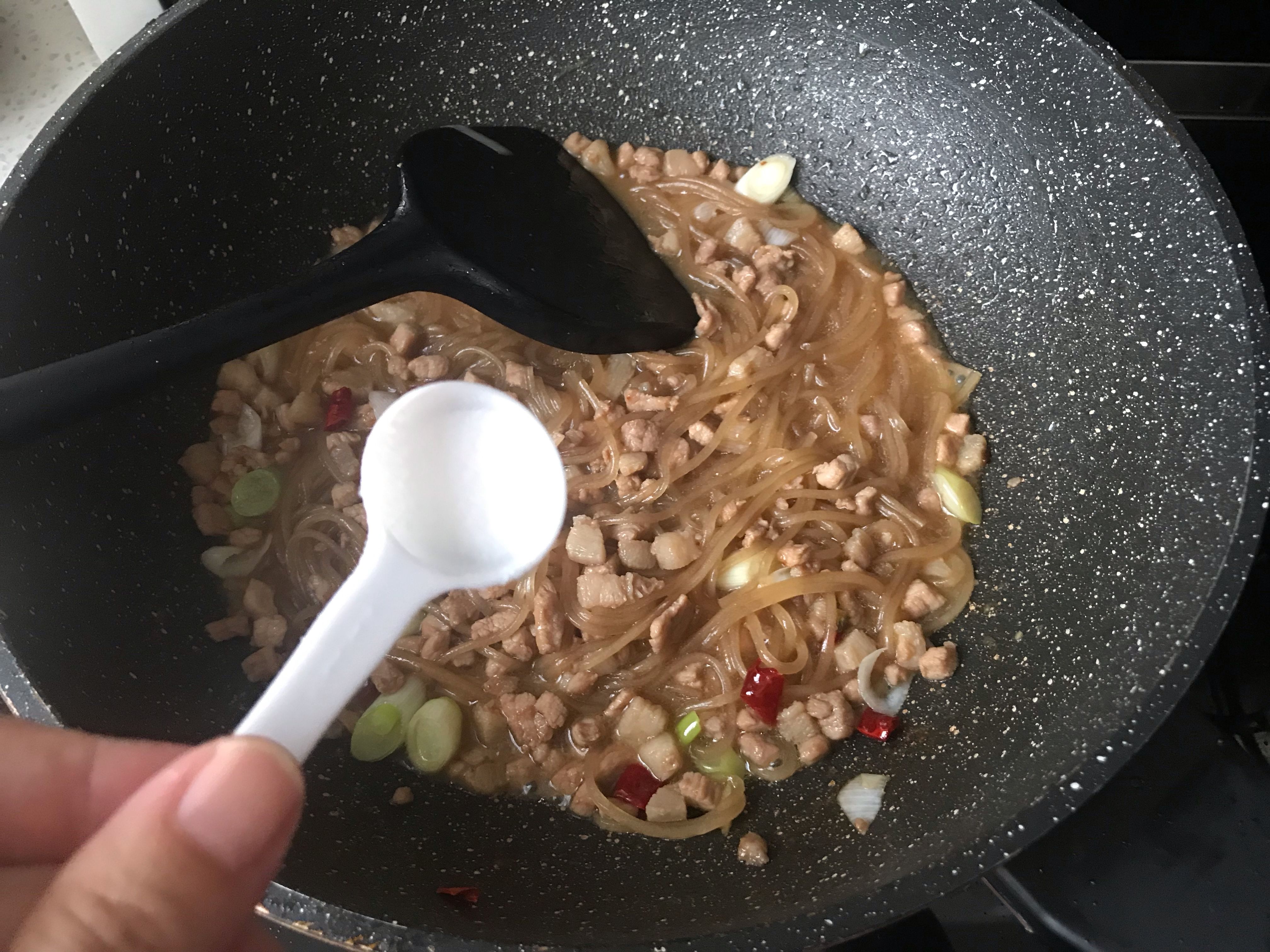 粉条这么做，比包包子还好吃，筋道美味又下饭，丝丝顺滑不粘锅