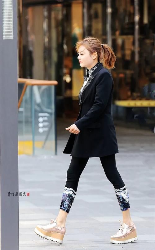 三里屯美女，脚踝之美也能很惊艳