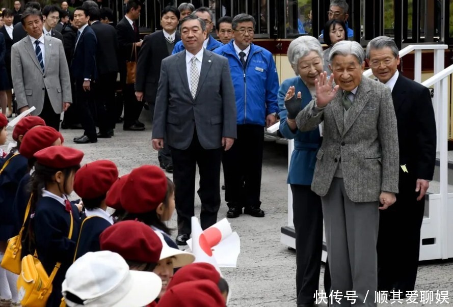 开心|关于明仁天皇的三十件事里，这件最让日本民众开心