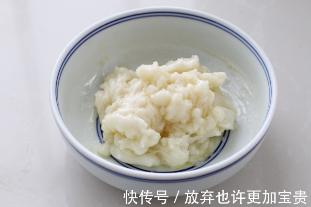 风靡朋友圈的网红小甜品,没有烤箱也能做,软糯香甜一口气能吃仨