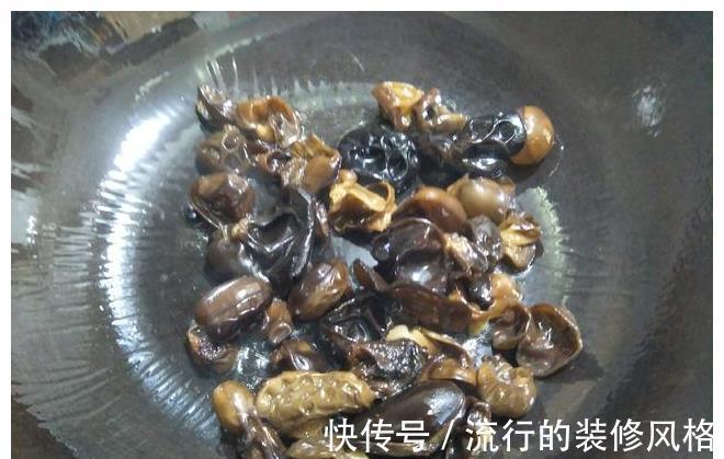 清脆|青椒炒木耳原来这么好吃！按照大厨的做法，清脆爽口真是香