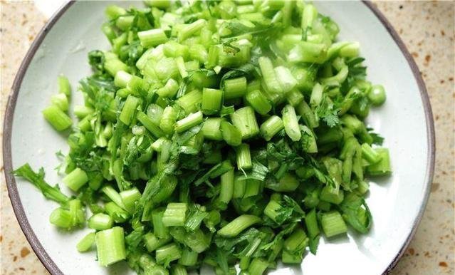 手菜|这快手菜,清新爽口,上桌秒光,常吃补脑记忆好,多给肠胃洗洗澡