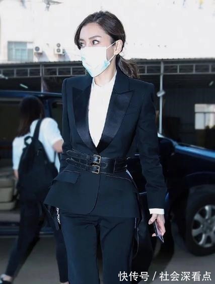 西装裤|Angelababy身材真能打，穿2万5西装配4千5马丁靴，波浪马尾更迷人！