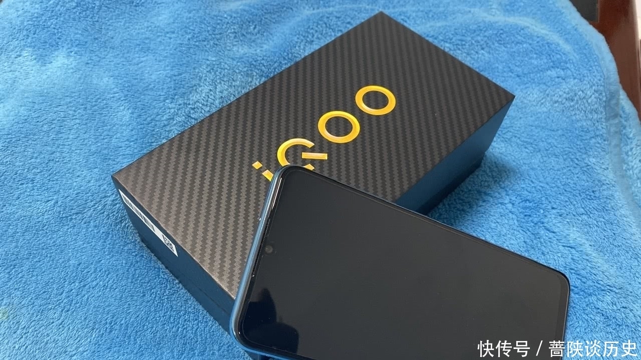 iQOO|iQOO Neo对比iPhone11，跑分只差一万，价格差三倍，选哪个