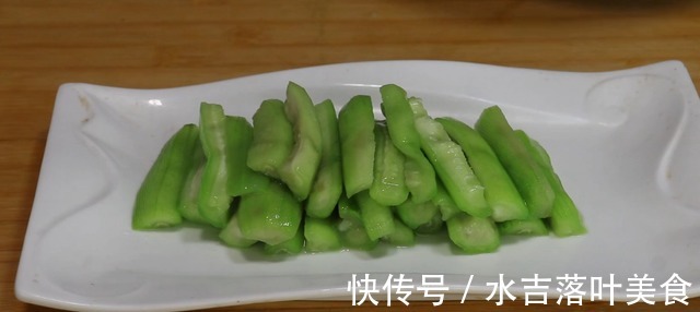 做法|丝瓜别再炒着吃,教你1个新鲜做法,简单美味,营养不流失!